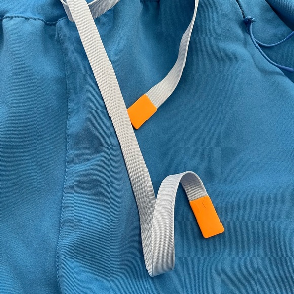 FIGS CAPRI BLUE PANTS/TOP SET - Picture 5 of 10